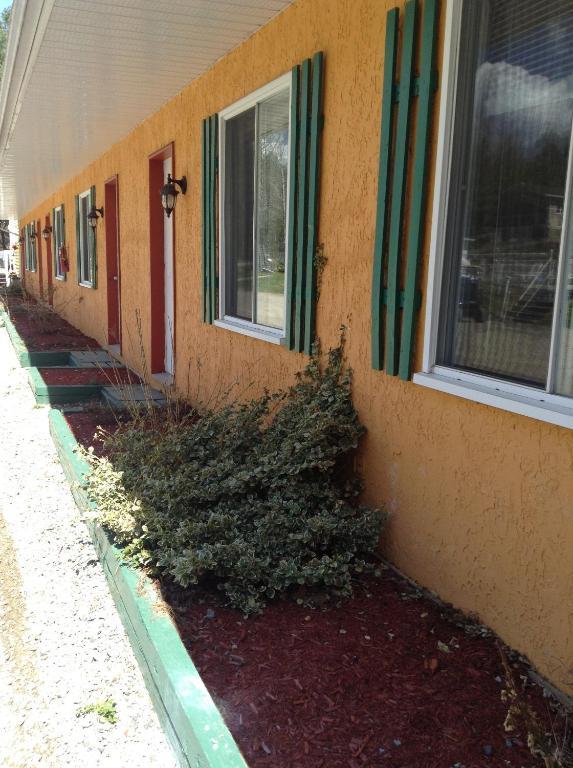 Motel De La Montagne Orford Exterior photo